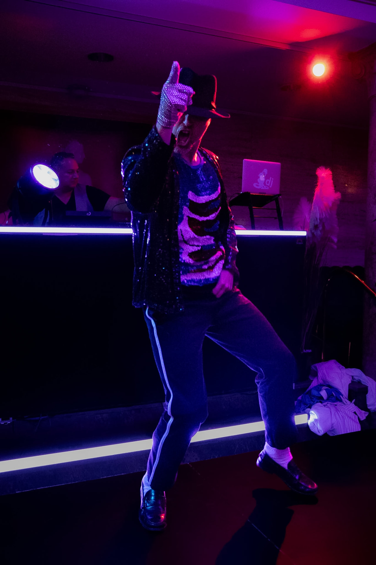Michael Jackson-inspirerat shownummer på scen